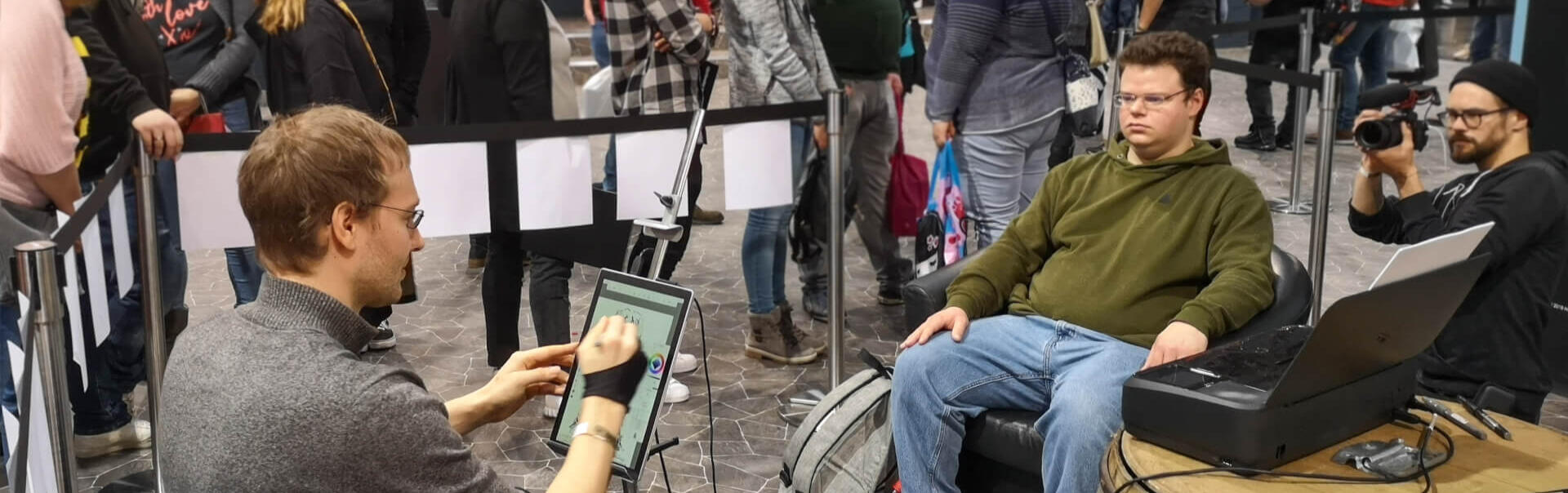 結婚式でのライブ似顔絵 結婚式でのライブ似顔絵:墨とペンで描く、二人の幸せな瞬間。